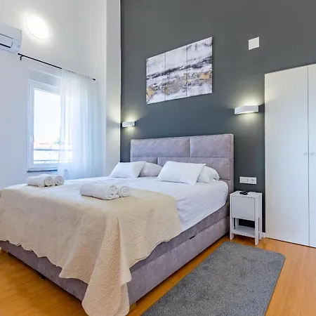 Lola 1 Apartment