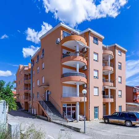 Lola 1 Zadar
